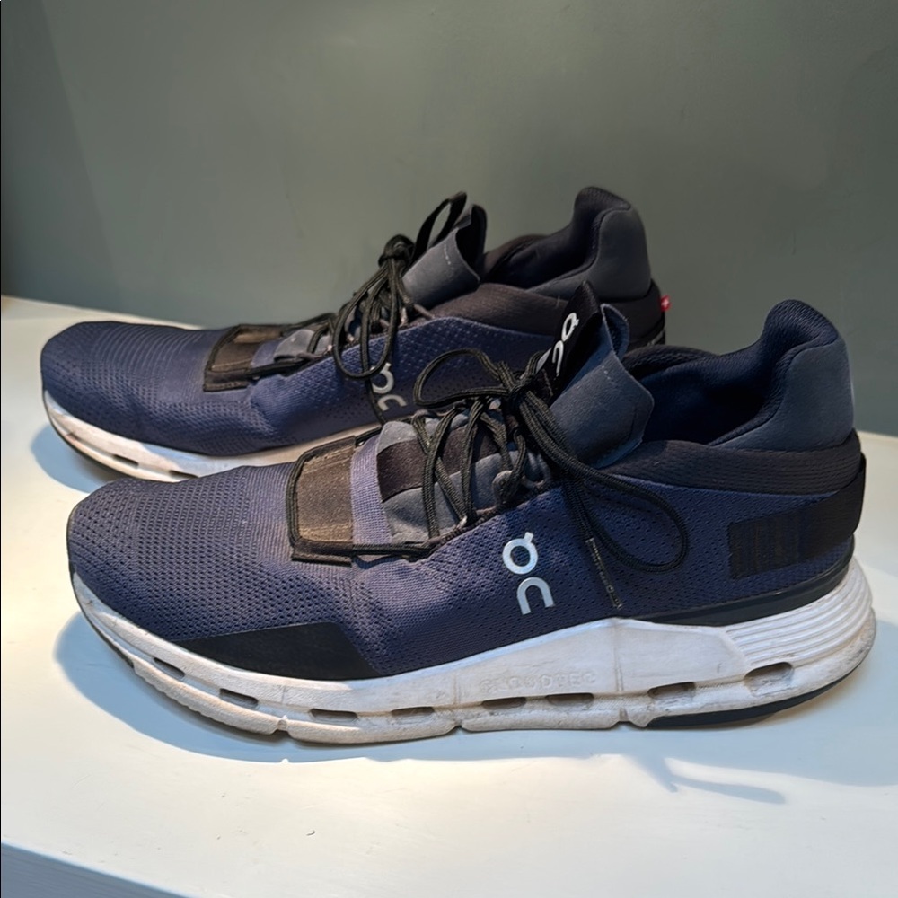 On Running Black Athletic Shoes with Signature Cushioning